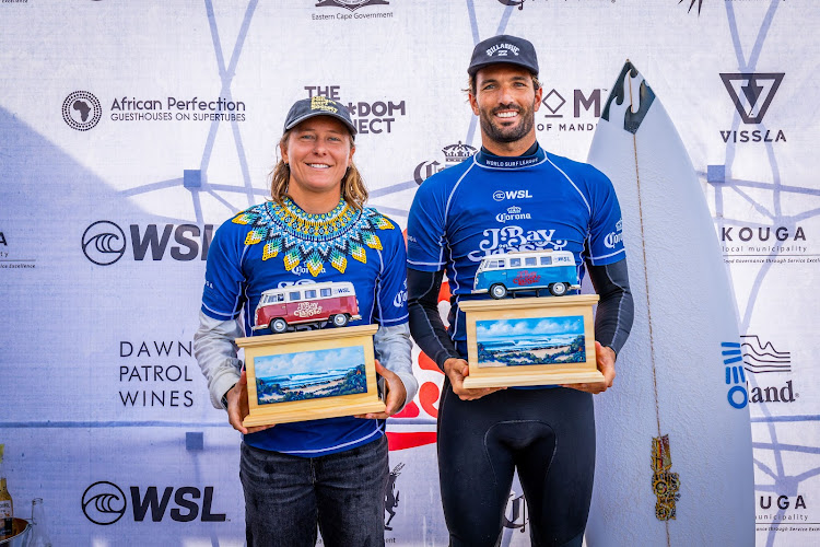 Sarah Baum y Frederico Morais - Foto: Pierre Tostee/World Surf League