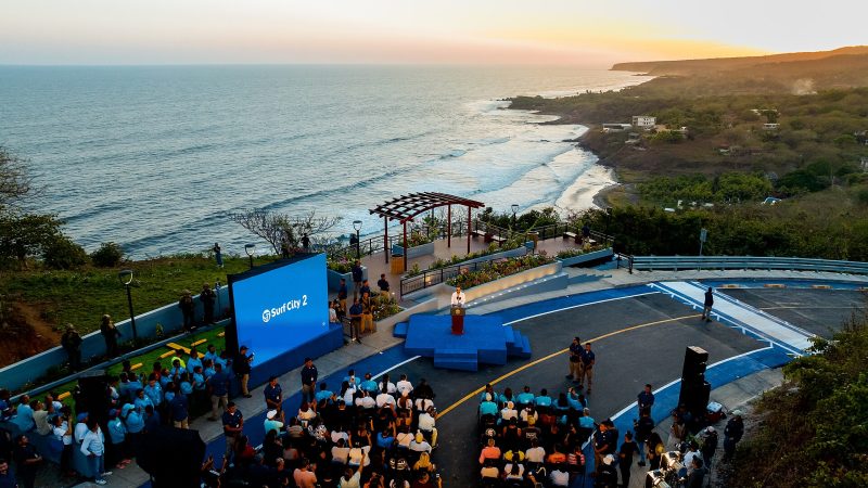 Nayib_Bukele_en_Surf_City_II